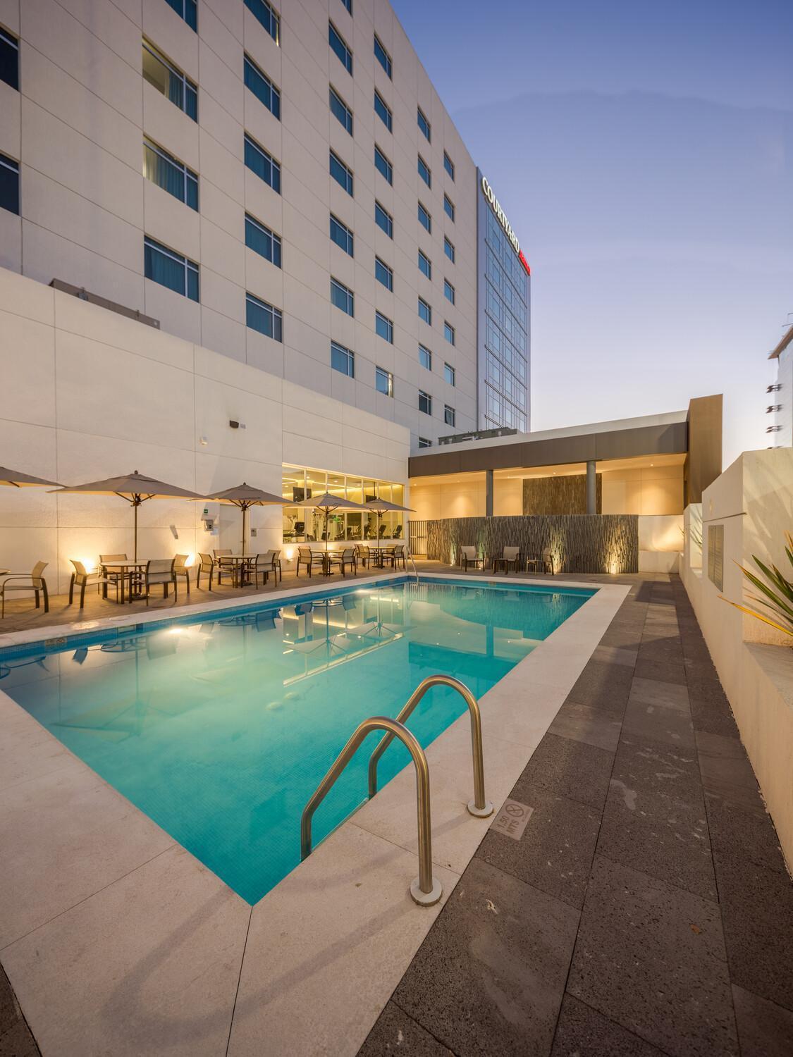 Courtyard By Marriott Chihuahua Hotel Exterior photo